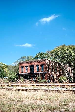 Beard and Lady Inn