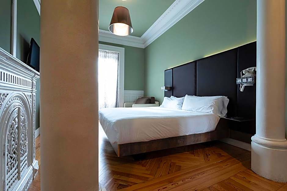 Petit Palace Lealtad Plaza