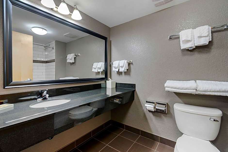 Best Western Plus Eastgate Inn & Suites