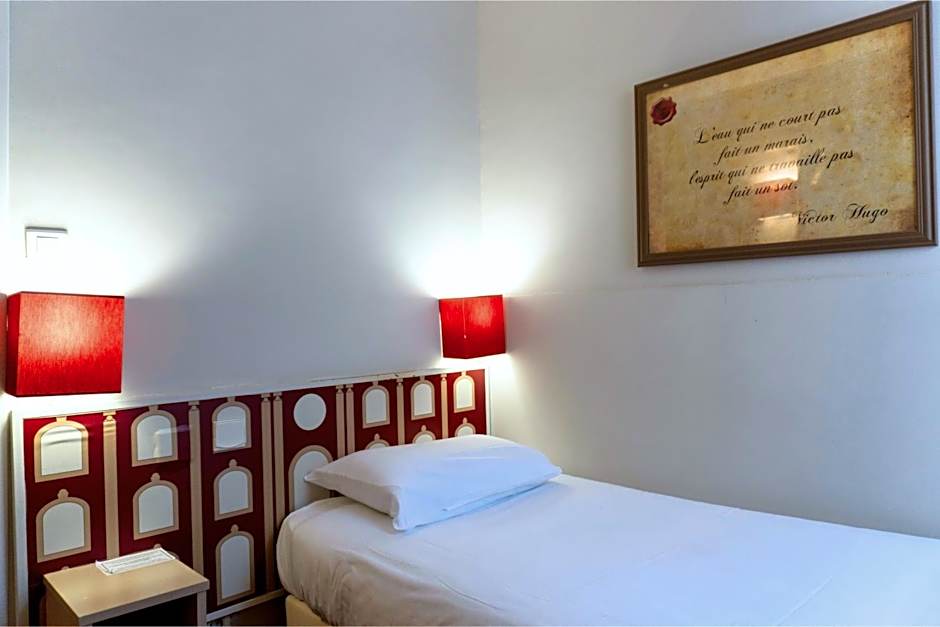 Hotel Ours Blanc - Place Victor Hugo