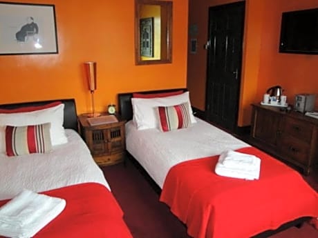 Twin Room with Private Bathroom