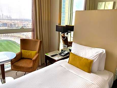 Centro Prime Room - Stadium View - Queen Bed