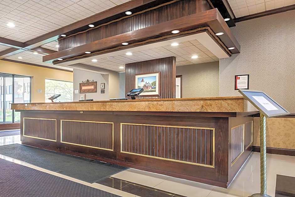 Clarion Hotel Conference Center on Lake Erie