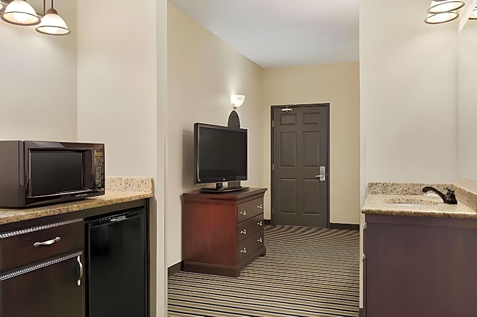 Country Inn & Suites by Radisson, Little Falls, MN