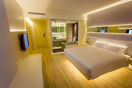 Deluxe King Suite With Bathtub