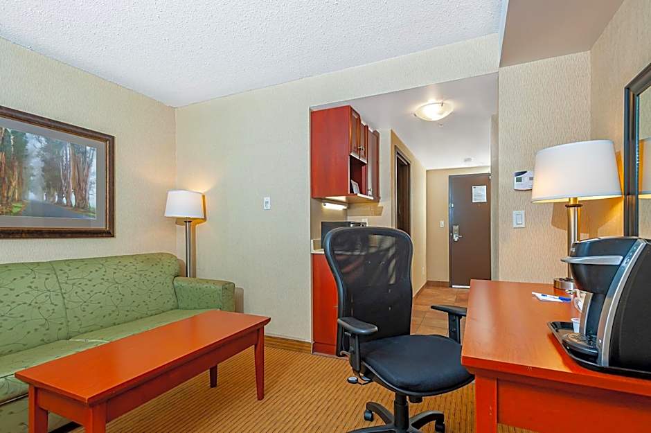 Holiday Inn Express Hotel & Suites Clarington - Bowmanville By IHG