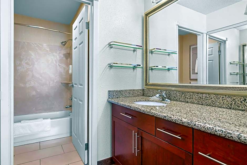 MainStay Suites Appleton Airport - Fox River Mall Area