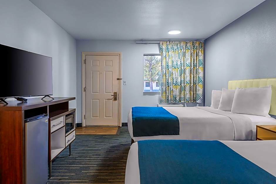 Days Inn & Suites by Wyndham Flagstaff I-40