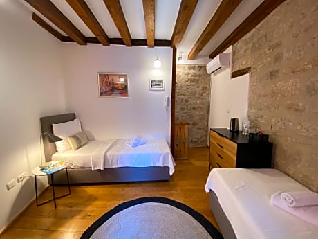 Duplex quadruple room