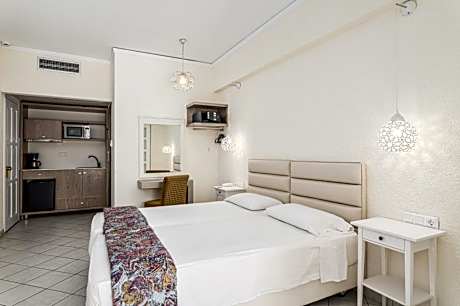 Suite with Private Pool Adults only (16+ years)