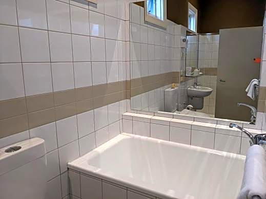 Tolarno Hotel