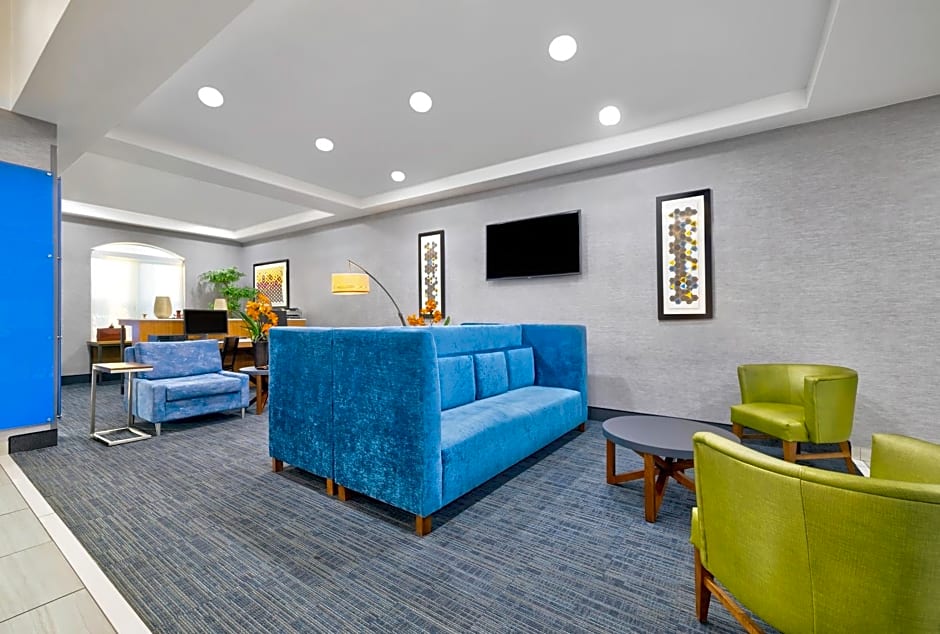 Holiday Inn Express Hotel & Suites Kansas City - Grandview By IHG