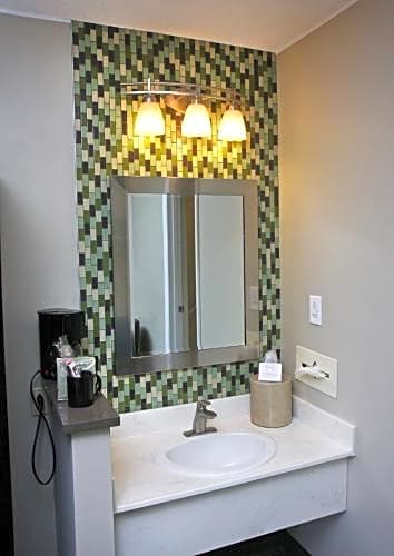 Gateway Inn And Suites