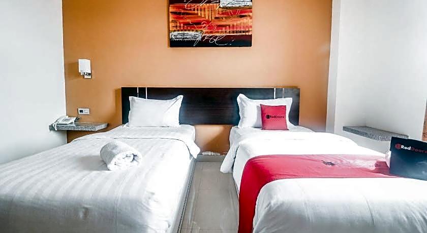 RedDoorz Plus near Universitas Negeri Makassar