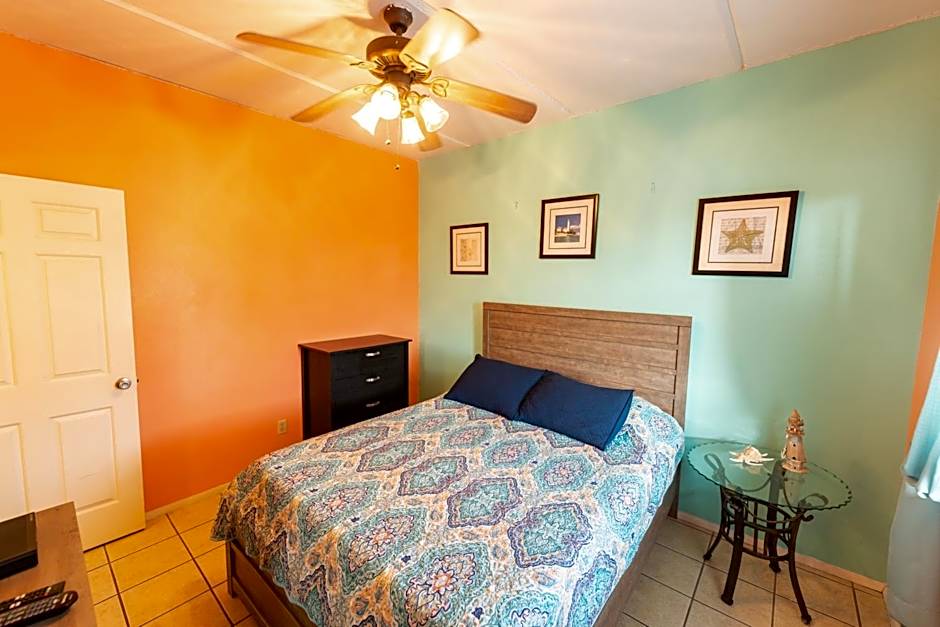 Charming SPI family condo - walking distance to the beach, Sleeps 6, Third Floor, 2026 Traveler Award