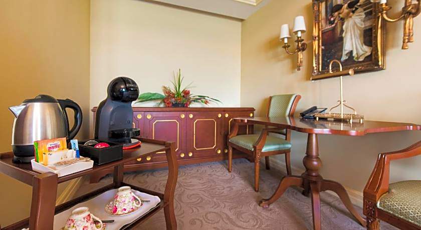 Rocks Hotel