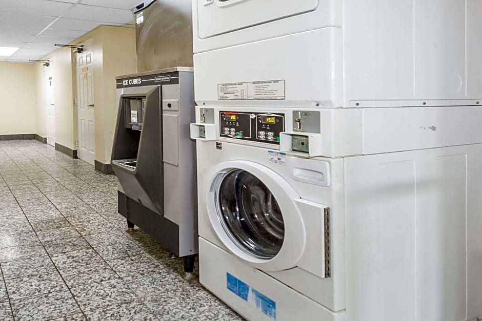 Days Inn & Suites by Wyndham Peachtree Corners Norcross