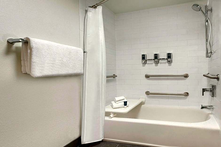 Four Points by Sheraton Raleigh Arena