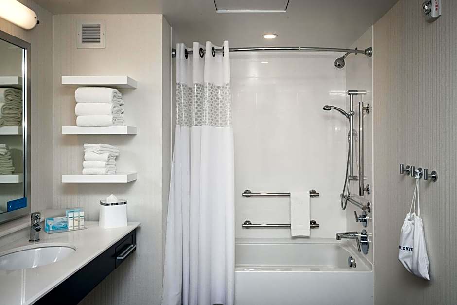 Hampton Inn & Suites Seattle/Northgate