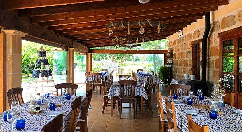 Es Quatre Cantons Hotel