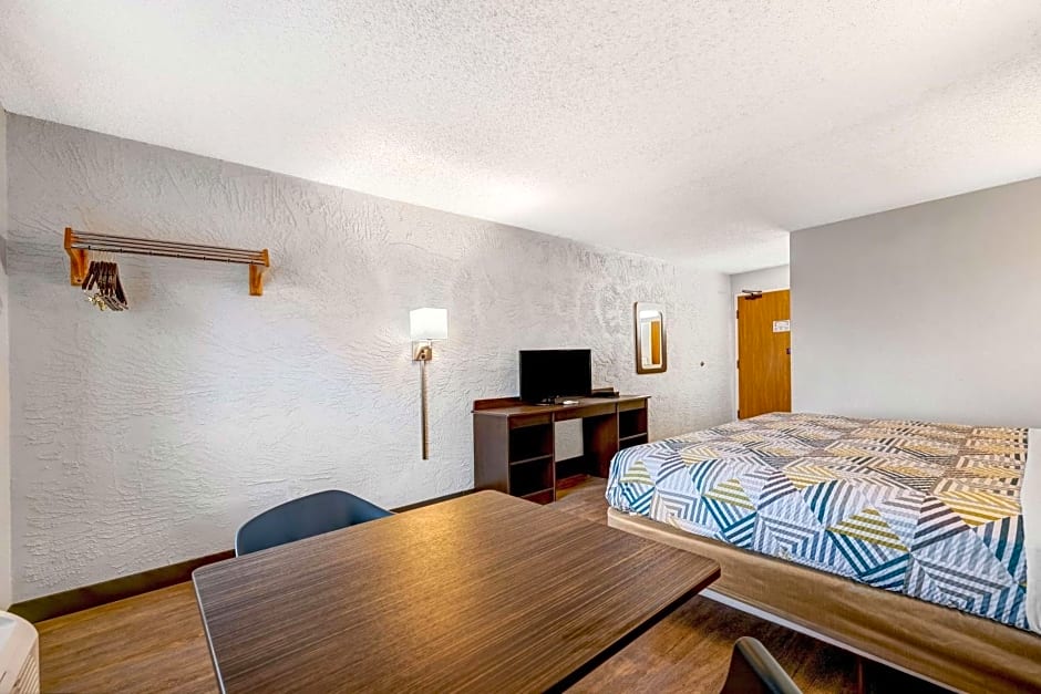 Motel 6 Elk Grove Village, IL - O'Hare