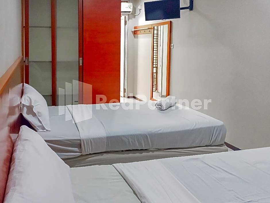 Sang Surya GuestHouse Syariah Near RS Hasan Sadikin Mitra RedDoorz