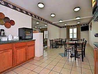 Super 8 Maumee/Toledo, OH – Maumee, OH