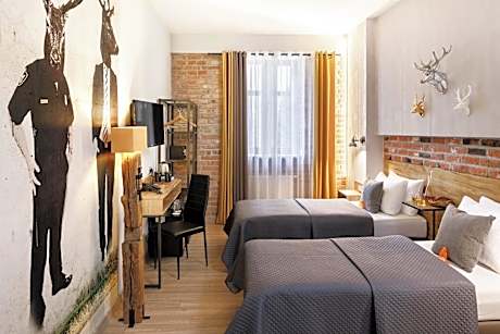 Family Room (2 Adults + 2 Children)