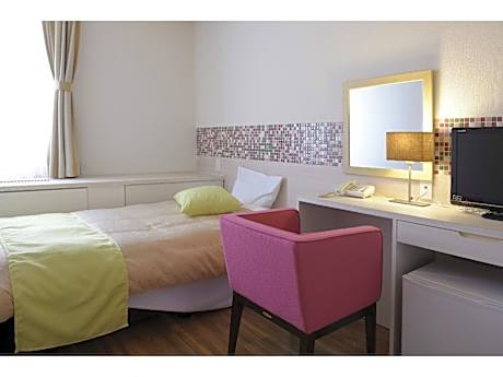 Single Room with No View - Non-Smoking