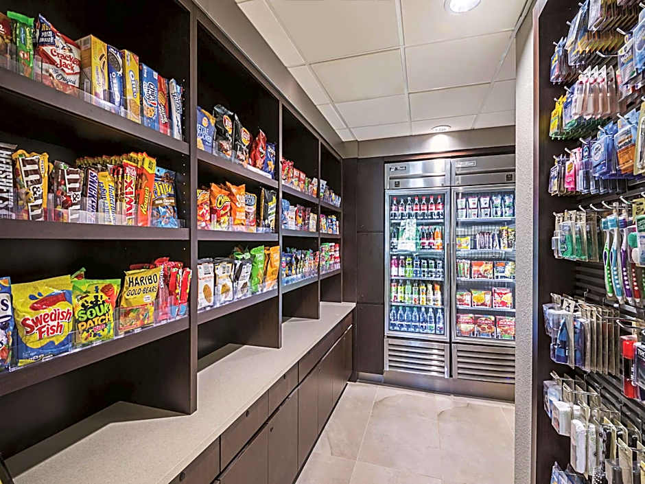 La Quinta Inn & Suites by Wyndham Austin at The Domain