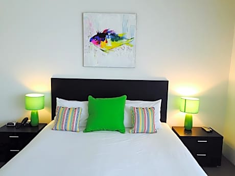 One-Bedroom Apartment with Harbor View