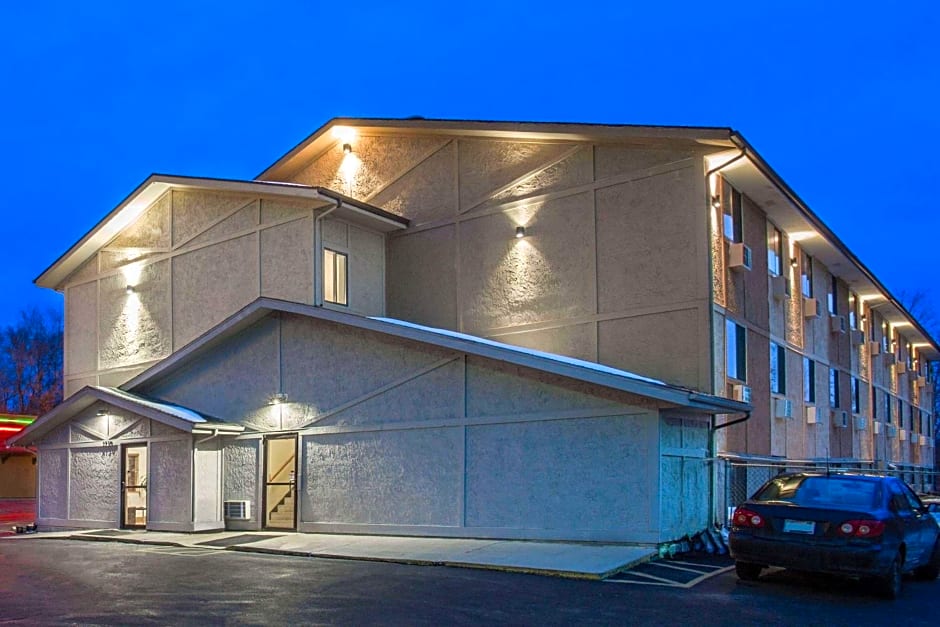Super 8 by Wyndham Dubuque