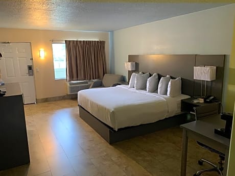 DELUXE, DOUBLE BED, ACCESSIBLE