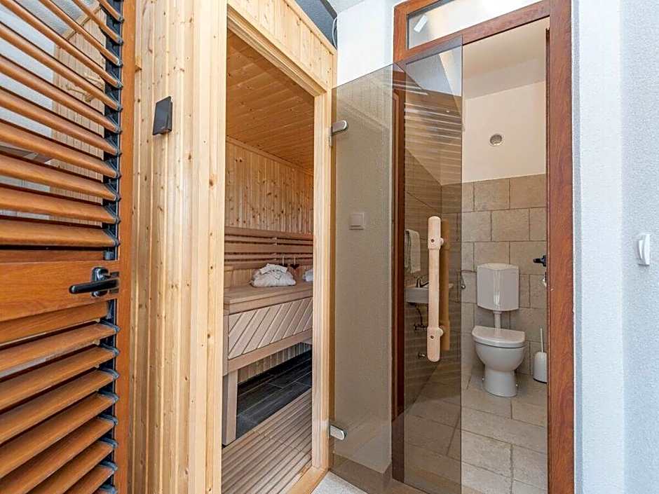 Villa Kirsten with heated pool, jacuzzi and sauna - by TA Leut Agency