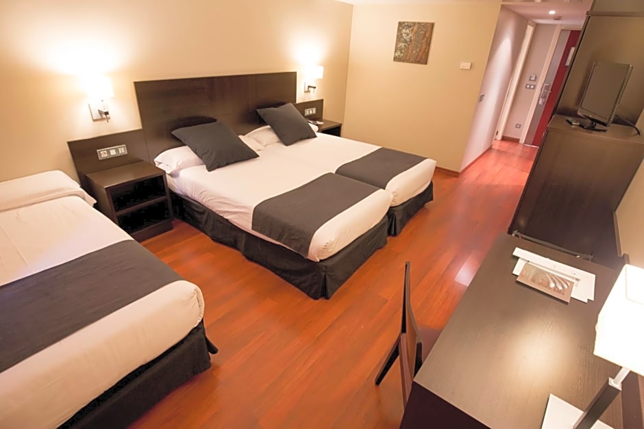 Photo 1 of 5 of Triple Room