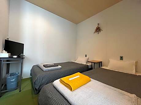 Standard Twin Room with Shared Bathroom