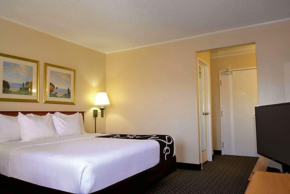 La Quinta Inn & Suites by Wyndham Tampa East Fairgrounds