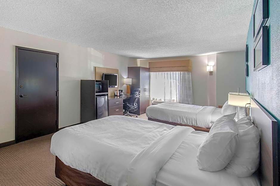 Clarion Inn & Suites DFW North