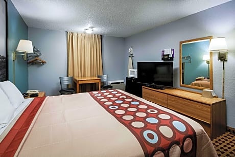 1 King Bed Non-Smoking