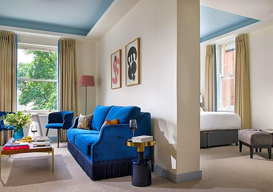 Photo 1 of 6 of Suite