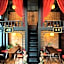 Lynlan Hostel & Cafe