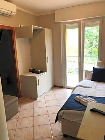 Single Room with Mountain View