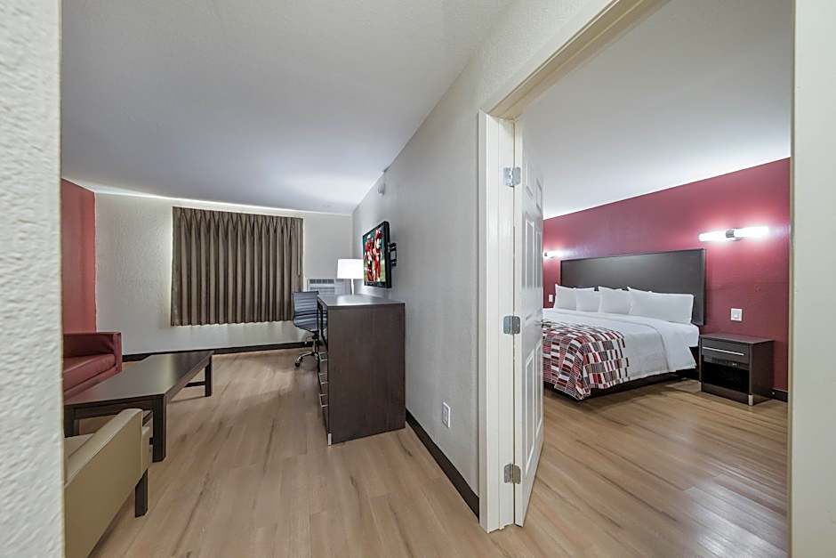 Red Roof Inn & Suites Denton