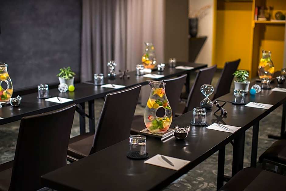 Renaissance by Marriott New York Times Square Hotel