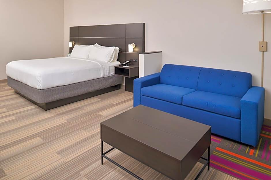 Holiday Inn Express & Suites Kansas City - Lees Summit By IHG