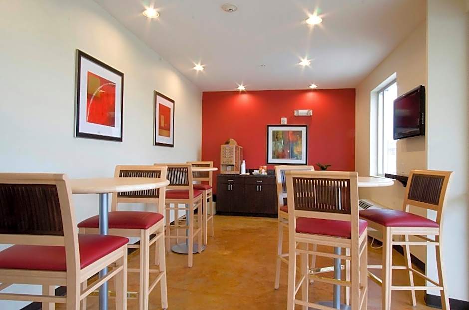 Red Roof Inn & Suites Beaumont