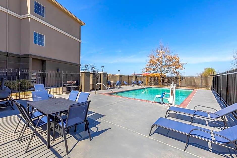 La Quinta Inn & Suites by Wyndham Kyle - Austin South