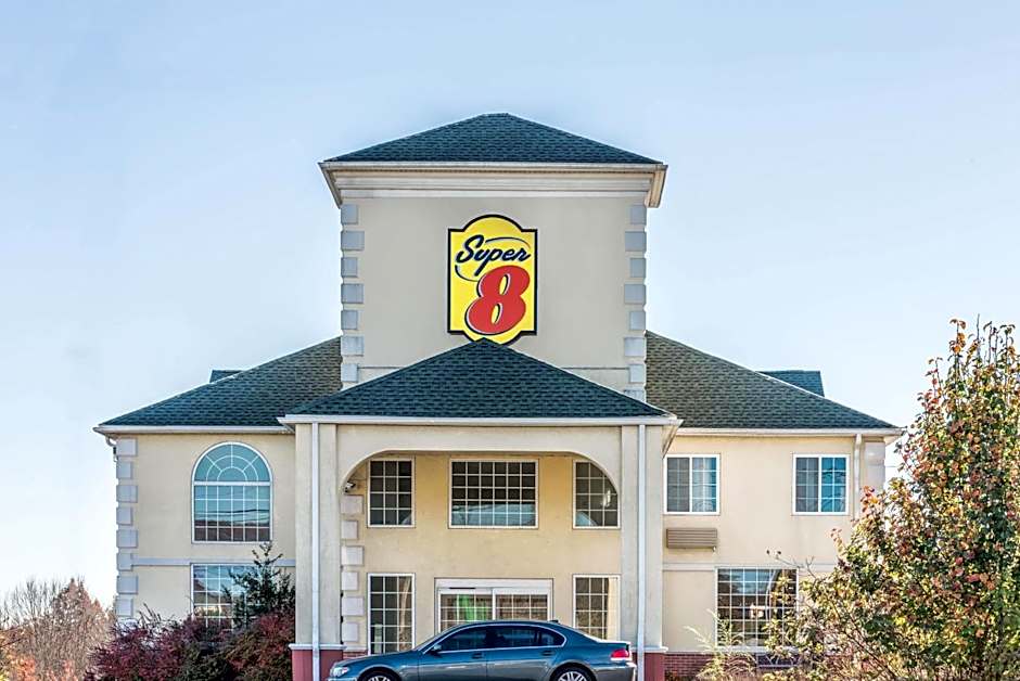 Super 8 by Wyndham Harrisburg Hershey North