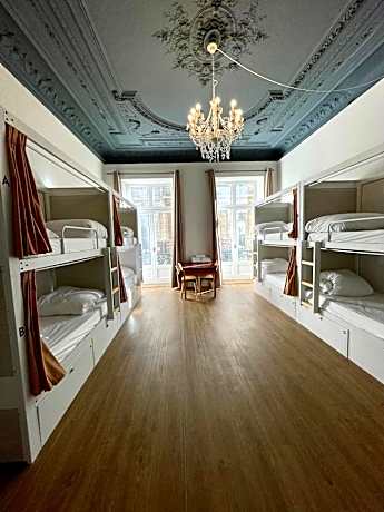 10-Bed Mixed Dormitory Room