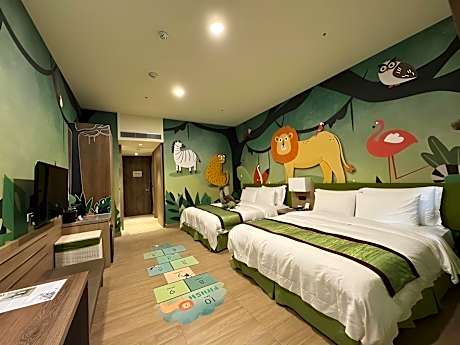 Family Adventure Theme Room